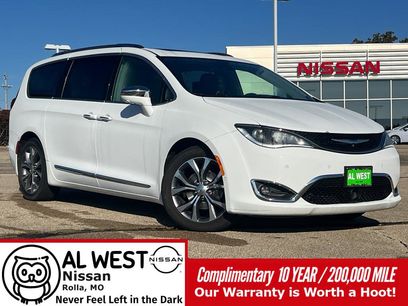 Used 2018 Chrysler Pacifica Limited w/ Tire & Wheel Group