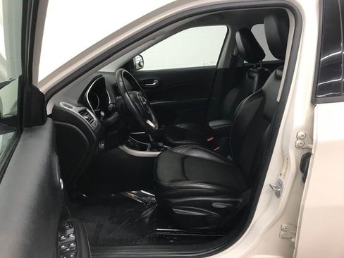 Used 2018 Jeep Compass Latitude w/ Cold Weather Group image 12