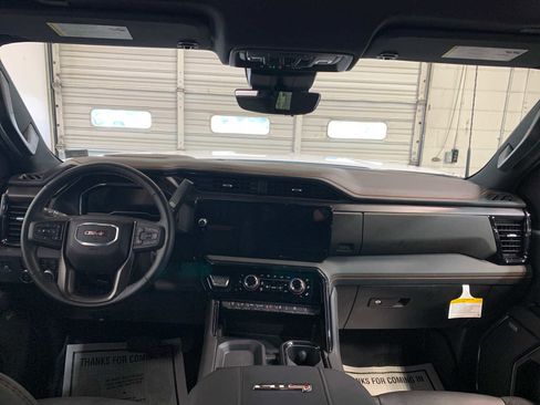 Used 2024 GMC Sierra 2500 AT4 w/ AT4 Premium Plus Package image 4