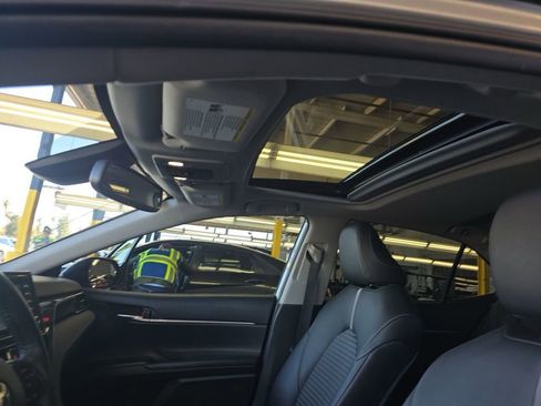 Used 2022 Toyota Camry SE image 3