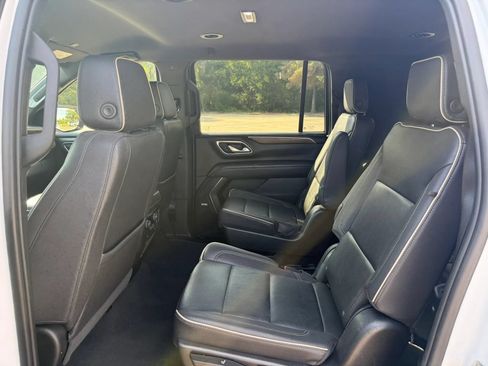 Used 2023 Chevrolet Suburban Premier AWD/4WD image 19