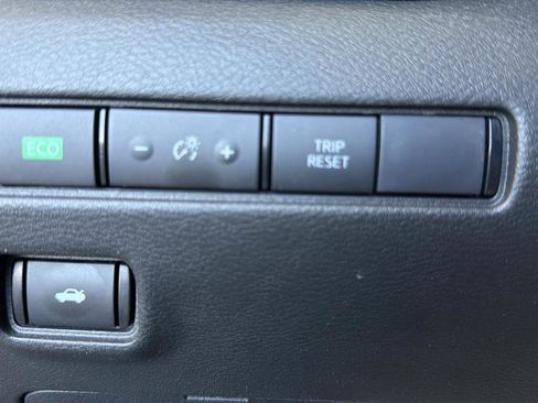 Certified 2025 Nissan Sentra SV FWD image 21