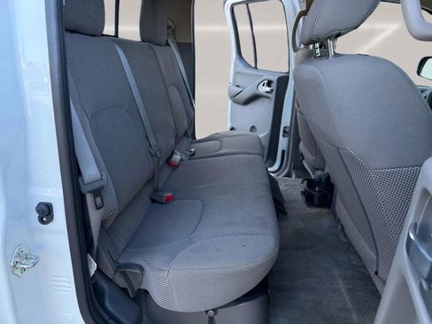 Used 2016 Nissan Frontier SV image 13