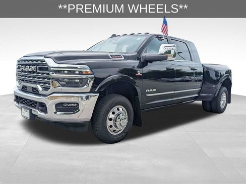 Used 2025 RAM 3500 Limited AWD/4WD image 9