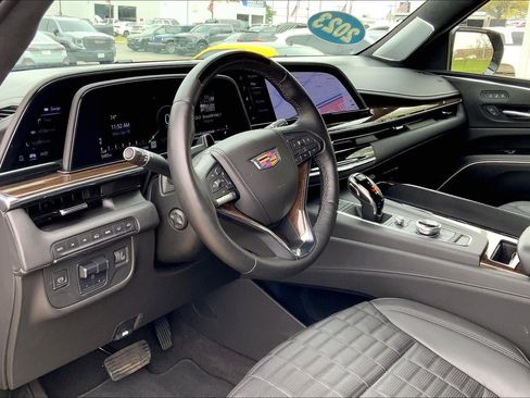 Used 2023 Cadillac Escalade Sport Platinum w/ LPO, ONYX Package AWD/4WD image 15