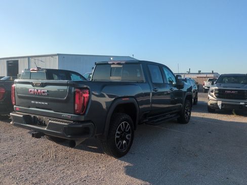 Used 2020 GMC Sierra 2500 AT4 w/ AT4 Premium Package AWD/4WD image 5