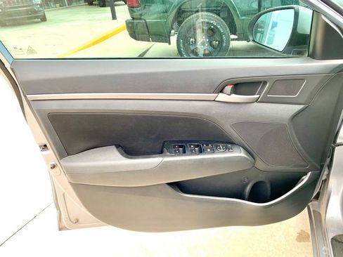 Used 2017 Hyundai Elantra Value Edition FWD image 10
