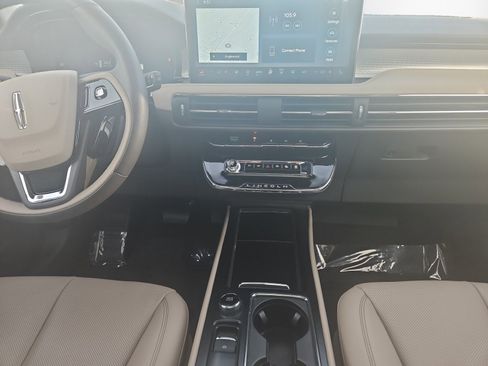 Certified 2024 Lincoln Corsair Premiere w/ Equipment Group 101A image 11