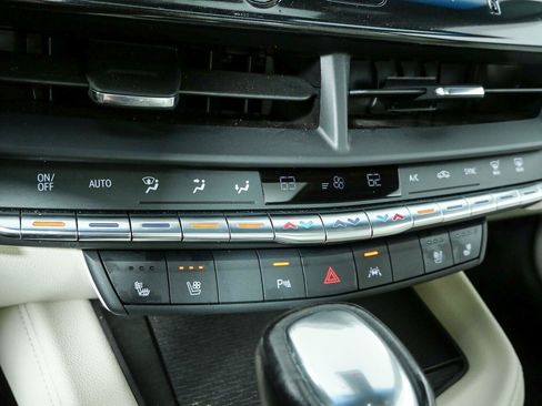 Used 2021 Cadillac CT4 Premium Luxury RWD image 16