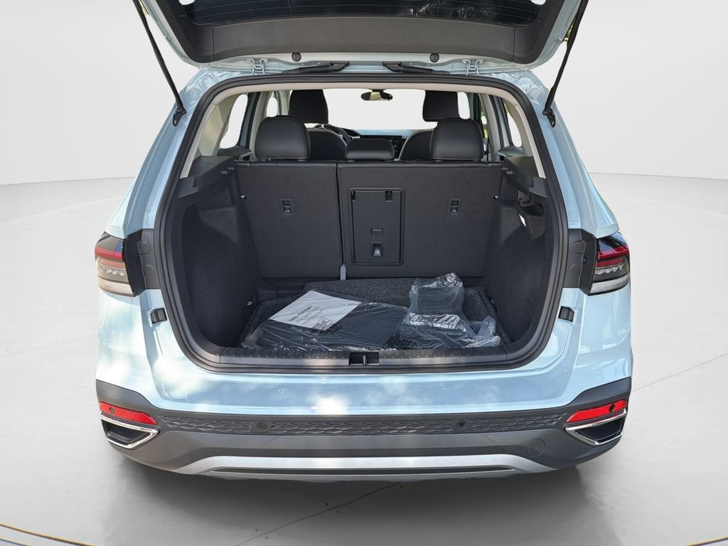 New 2026 Volkswagen Taos SE FWD image 10