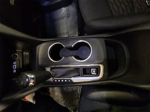 Used 2019 Chevrolet Equinox LT w/ Driver Convenience Package image 21