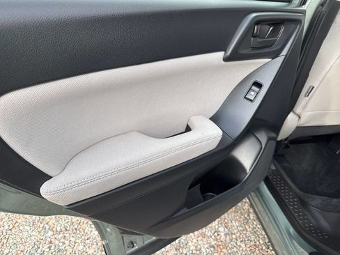 Used 2015 Subaru Forester 2.5i w/ Alloy Wheel Package image 18