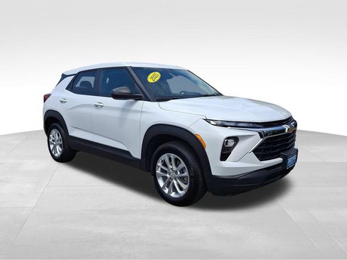 Used 2025 Chevrolet TrailBlazer LS w/ LS Convenience Package AWD/4WD image 1