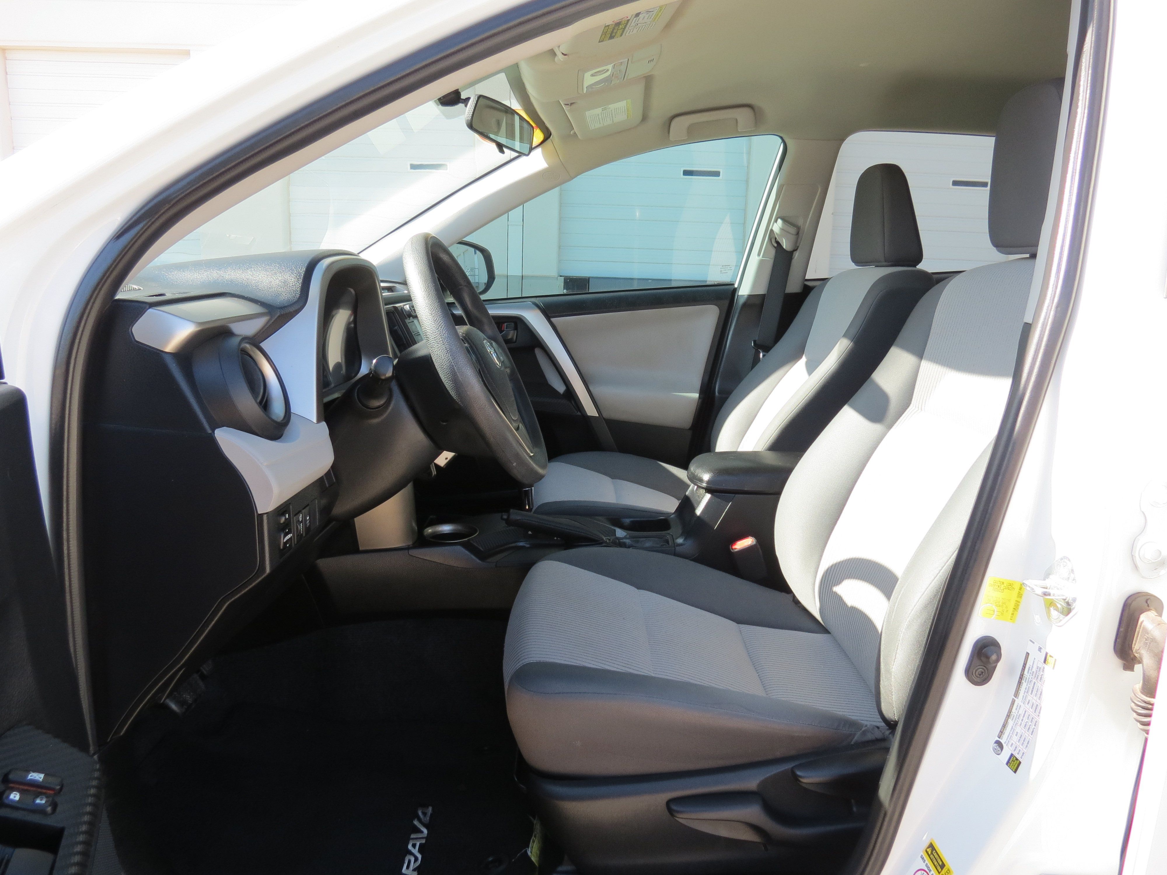 Used 2015 Toyota RAV4 LE FWD image 24