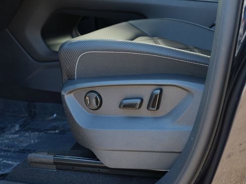 Used 2025 Volkswagen Atlas Cross Sport SE image 15