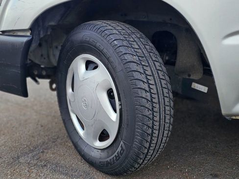 Used 2000 Toyota Tacoma 2WD Regular Cab image 11