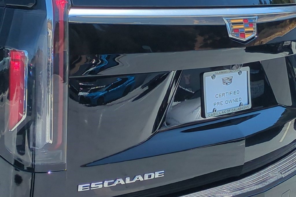 Certified 2023 Cadillac Escalade ESV Premium Luxury w/ Performance Package AWD/4WD image 2