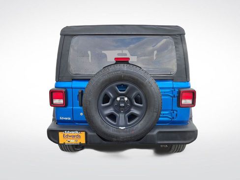 Used 2022 Jeep Wrangler Sport AWD/4WD image 4