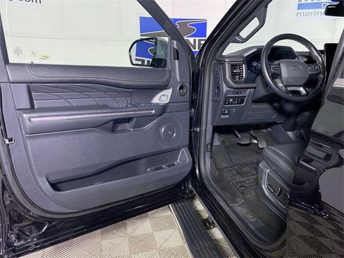 Used 2023 Ford Expedition Platinum image 29