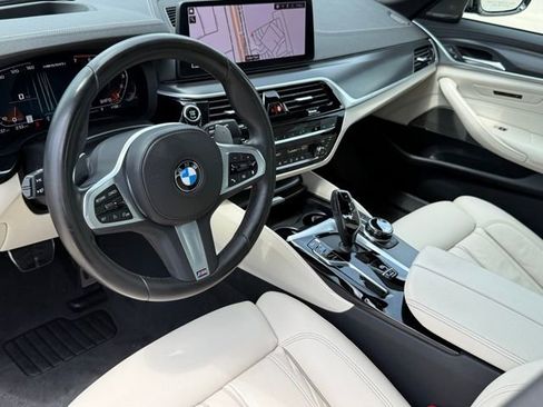 Used 2023 BMW M550i xDrive AWD/4WD image 9