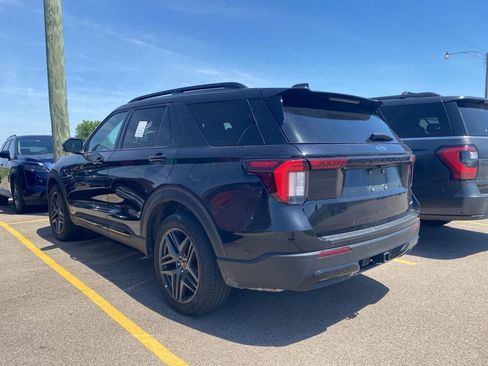Used 2025 Ford Explorer ST-Line w/ ST-Line Street Pack AWD/4WD image 13