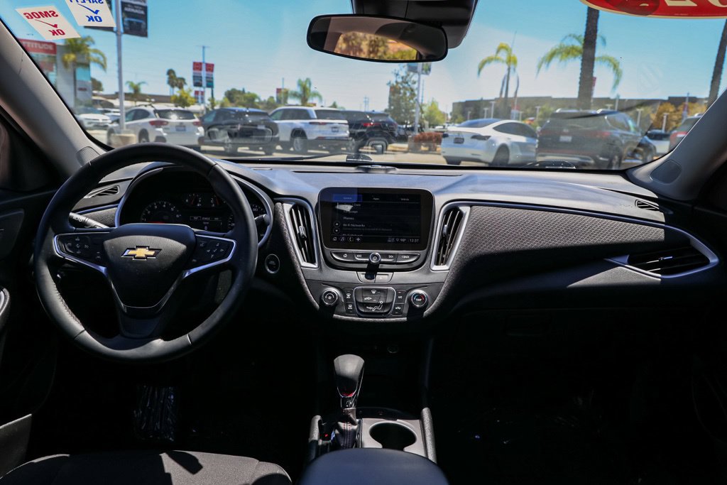 Used 2025 Chevrolet Malibu RS FWD image 21