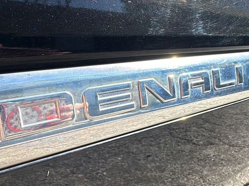 Used 2017 GMC Acadia Denali image 9