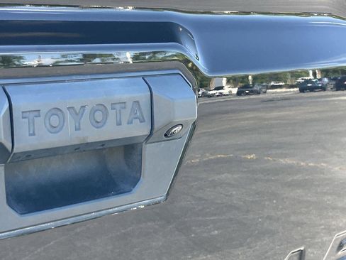 Used 2024 Toyota Tacoma TRD Sport image 11