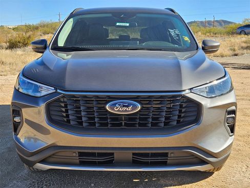 New 2026 Ford Escape SE image 2
