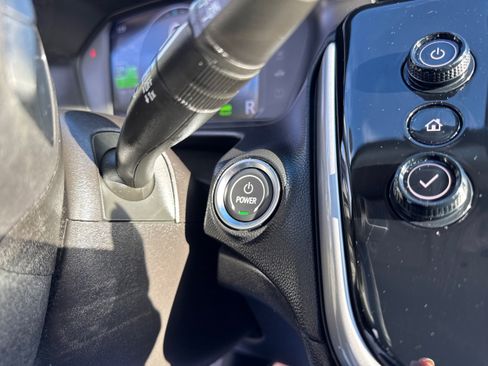 Used 2022 Chevrolet Bolt EUV LT w/ Comfort Package image 32