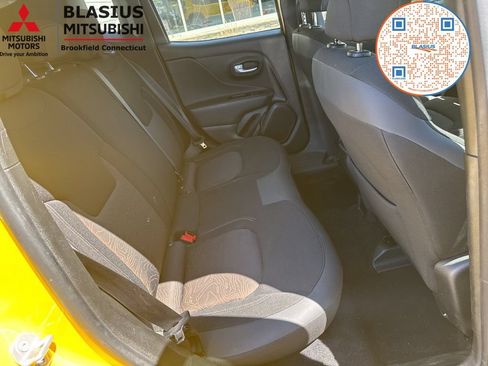 Used 2023 Jeep Renegade Latitude AWD/4WD image 39