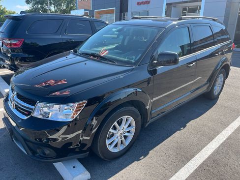 Used 2019 Dodge Journey SE w/ Premium Group FWD image 4