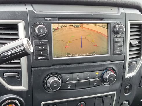 Used 2019 Nissan Titan S image 11