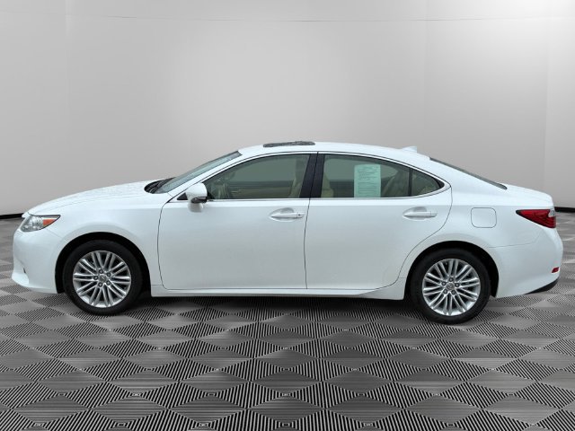 Used 2015 Lexus ES 350 w/ Luxury Package FWD image 2
