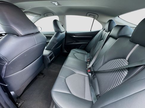 Used 2019 Toyota Camry SE w/ Carpet Mat Package FWD image 15