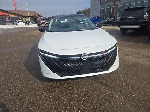 Used 2026 Nissan Sentra SR w/ SR Premium Package image 2