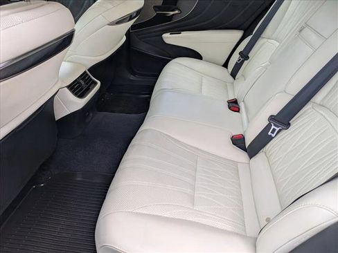 Used 2023 Lexus LS 500 w/ Interior Upgrade Package RWD image 18