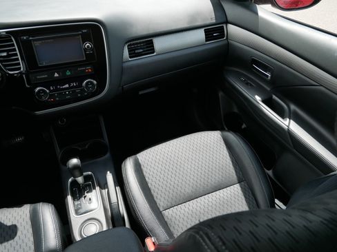 Used 2015 Mitsubishi Outlander SE FWD image 11