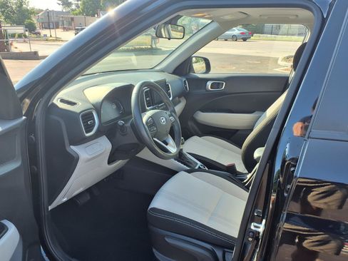 Used 2025 Hyundai Venue SEL FWD image 20