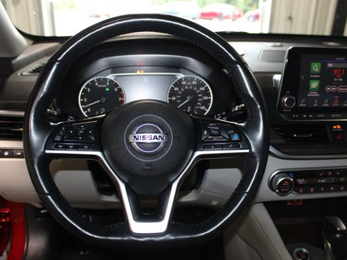 Used 2019 Nissan Altima 2.5 Platinum FWD image 10