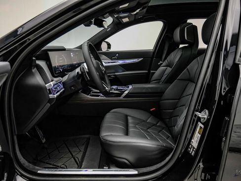 Used 2026 BMW 760i xDrive w/ Executive Package AWD/4WD image 36
