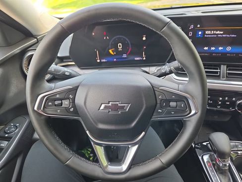 Used 2025 Chevrolet Trax ACTIV FWD image 19