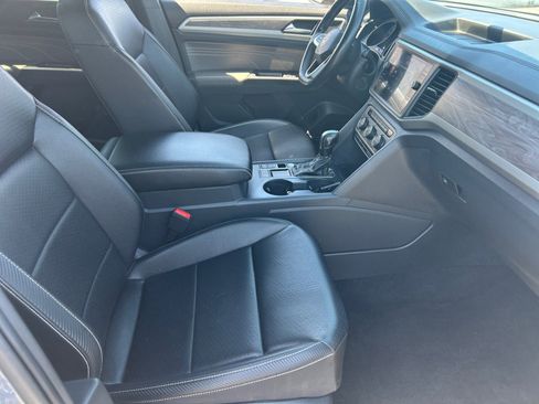 Used 2021 Volkswagen Atlas Cross Sport SE w/ V6 Towing Package FWD image 18
