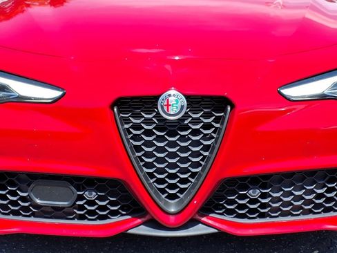 Used 2023 Alfa Romeo Giulia Veloce RWD image 15
