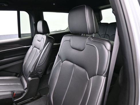 Used 2025 Jeep Grand Cherokee L Limited RWD image 31