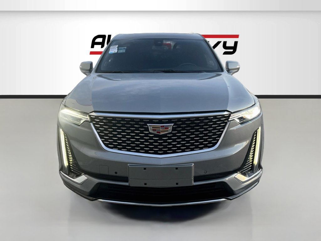 Used 2025 Cadillac XT6 Premium Luxury AWD/4WD image 2
