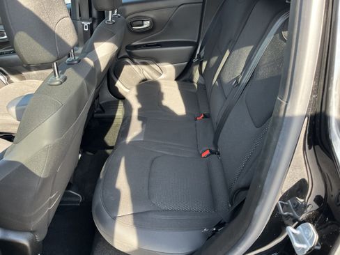 Used 2019 Jeep Renegade Altitude w/ Quick Order Package 22M AWD/4WD image 11