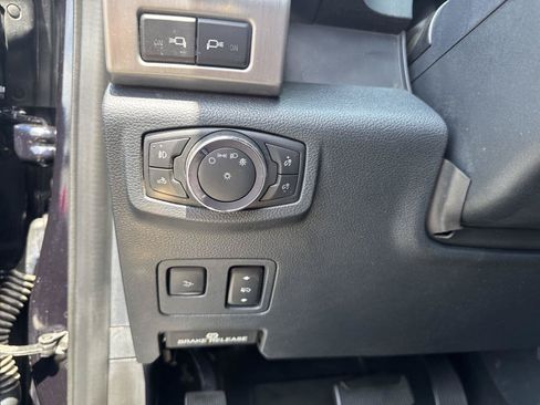 Used 2022 Ford F250 Platinum w/ FX4 Off-Road Package AWD/4WD image 19