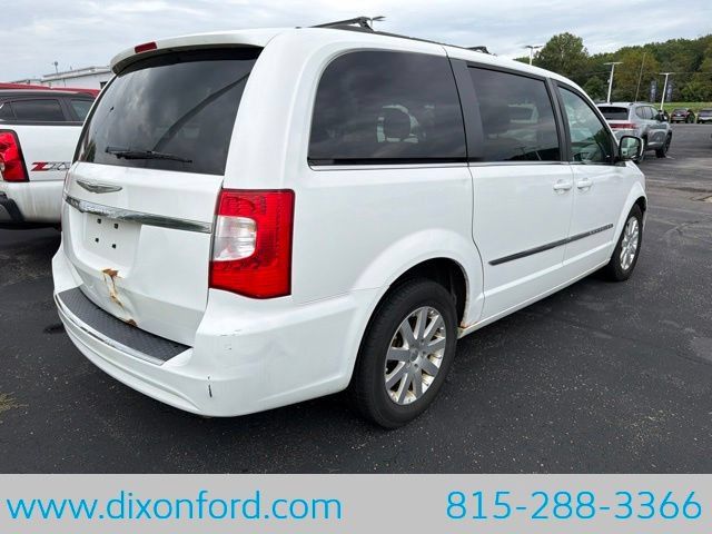Used 2014 Chrysler Town & Country Touring FWD image 5