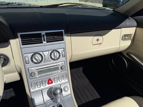 Used 2006 Chrysler Crossfire Limited RWD image 15